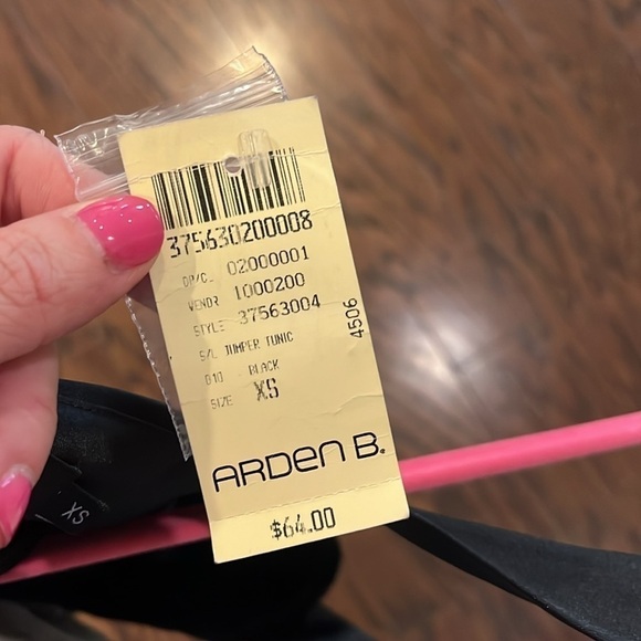 Nwt Arden B black tank, XS - Picture 5 of 6